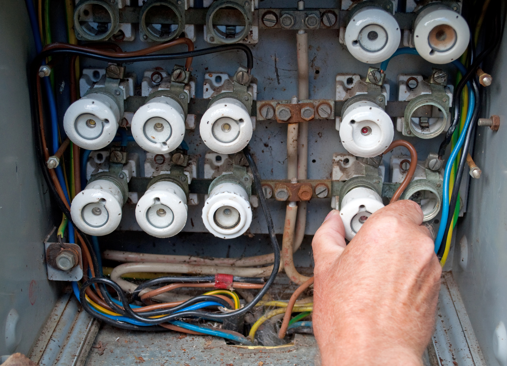 Veraltete Elektroanlage, Sicherheitskasten, Sicherungen, Altbau, Ratgeber, Elektroinstallation, selber machen, DIY, Ebook